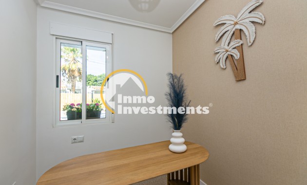 Bestaande bouw - Half vrijstaande villa - Torrevieja - Punta prima