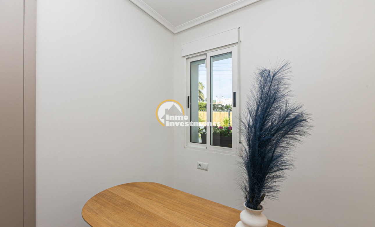 Bestaande bouw - Half vrijstaande villa - Torrevieja - Punta prima