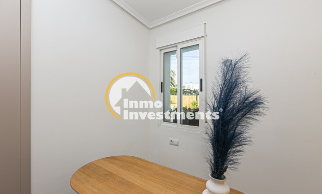 Bestaande bouw - Half vrijstaande villa - Torrevieja - Punta prima