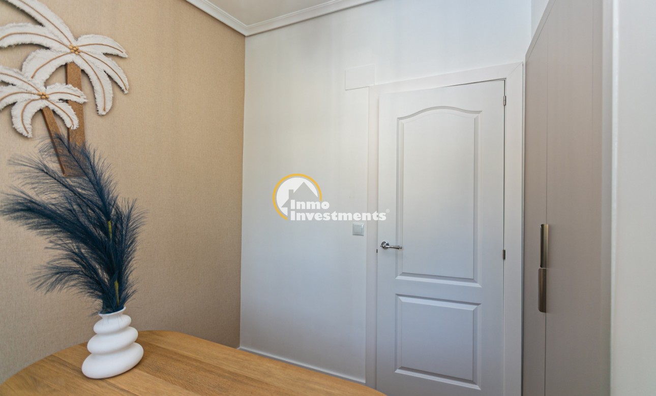 Bestaande bouw - Half vrijstaande villa - Torrevieja - Punta prima