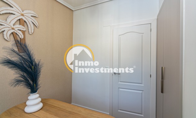 Bestaande bouw - Half vrijstaande villa - Torrevieja - Punta prima