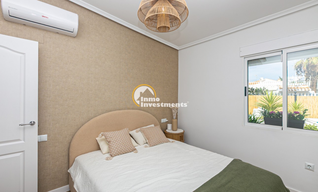 Bestaande bouw - Half vrijstaande villa - Torrevieja - Punta prima