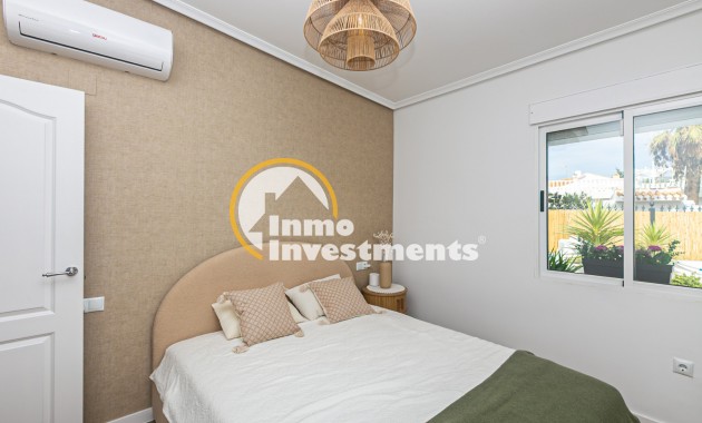 Bestaande bouw - Half vrijstaande villa - Torrevieja - Punta prima