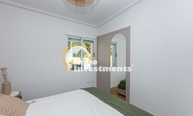Bestaande bouw - Half vrijstaande villa - Torrevieja - Punta prima