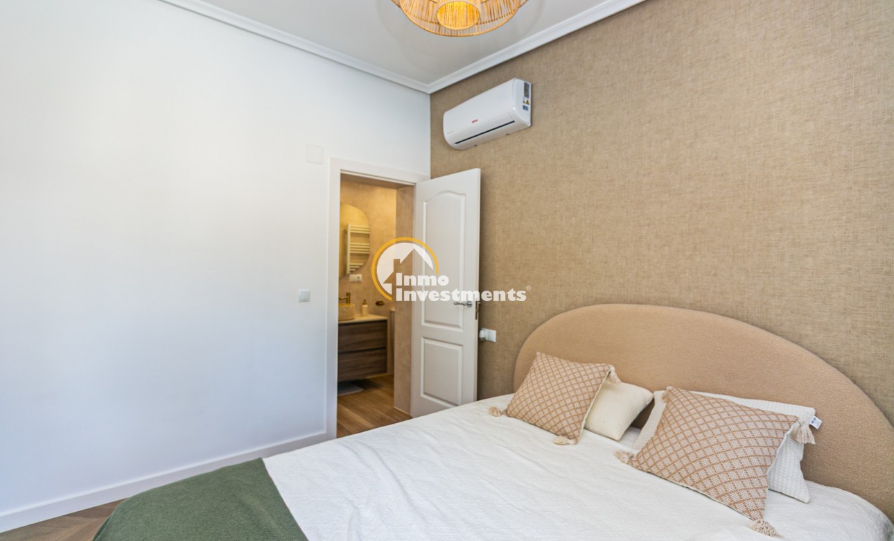 Bestaande bouw - Half vrijstaande villa - Torrevieja - Punta prima