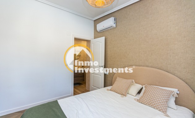 Bestaande bouw - Half vrijstaande villa - Torrevieja - Punta prima