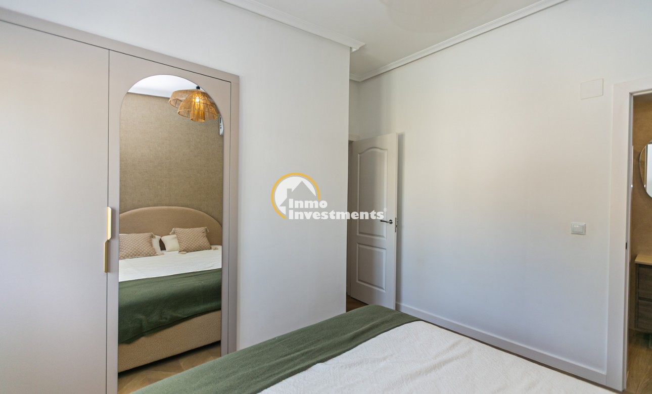 Bestaande bouw - Half vrijstaande villa - Torrevieja - Punta prima