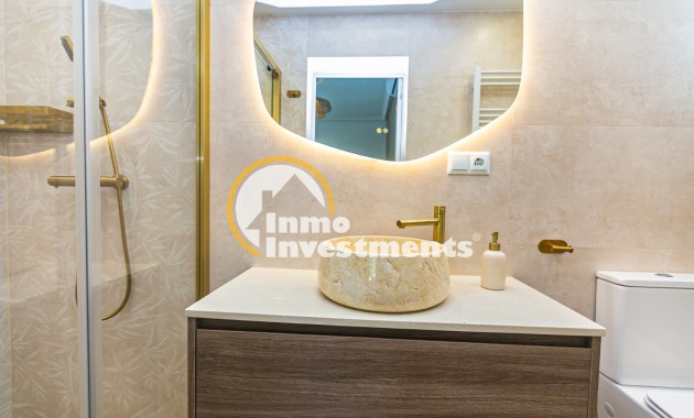 Bestaande bouw - Half vrijstaande villa - Torrevieja - Punta prima