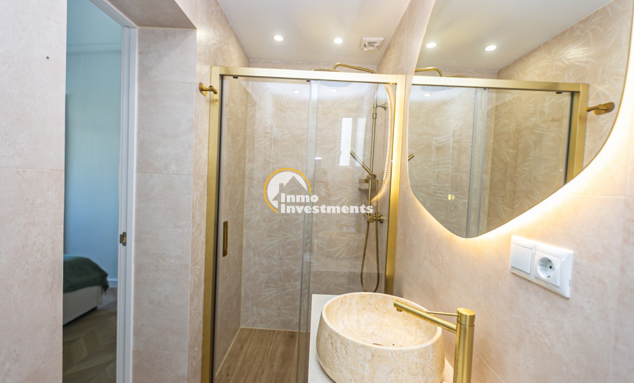 Bestaande bouw - Half vrijstaande villa - Torrevieja - Punta prima