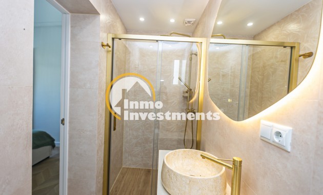Bestaande bouw - Half vrijstaande villa - Torrevieja - Punta prima