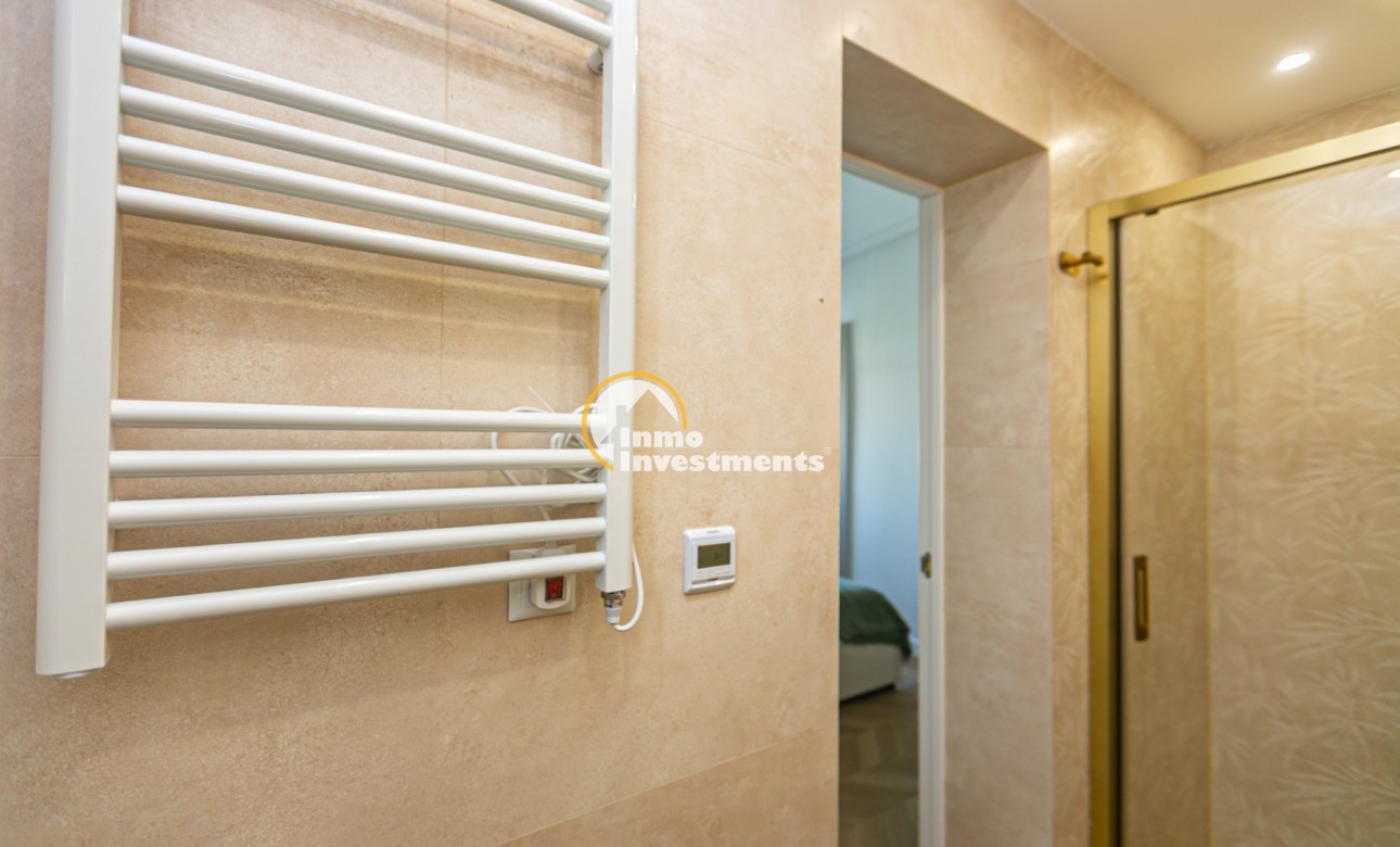 Bestaande bouw - Half vrijstaande villa - Torrevieja - Punta prima