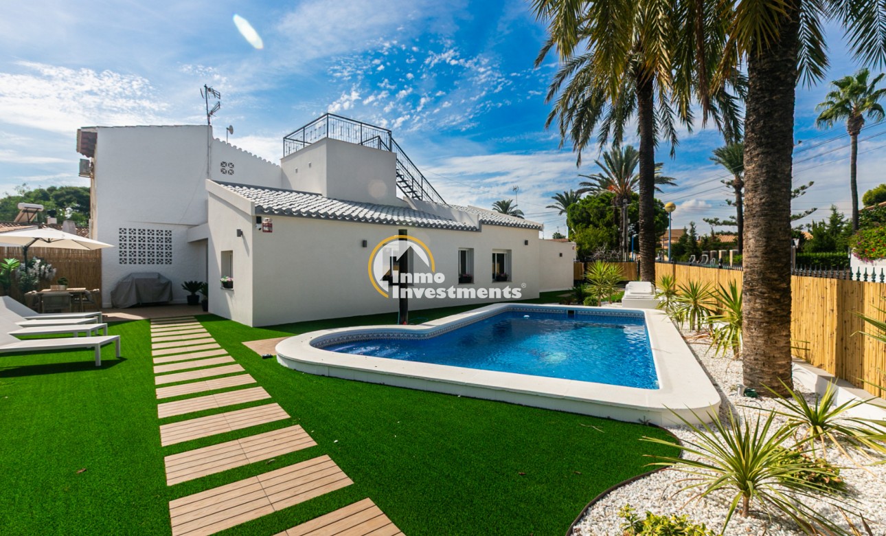 Bestaande bouw - Half vrijstaande villa - Torrevieja - Punta prima