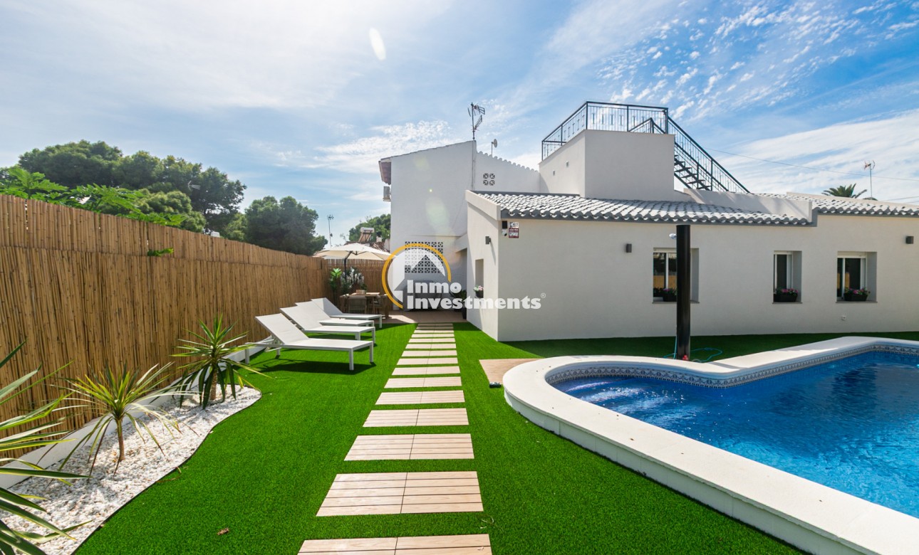 Bestaande bouw - Half vrijstaande villa - Torrevieja - Punta prima