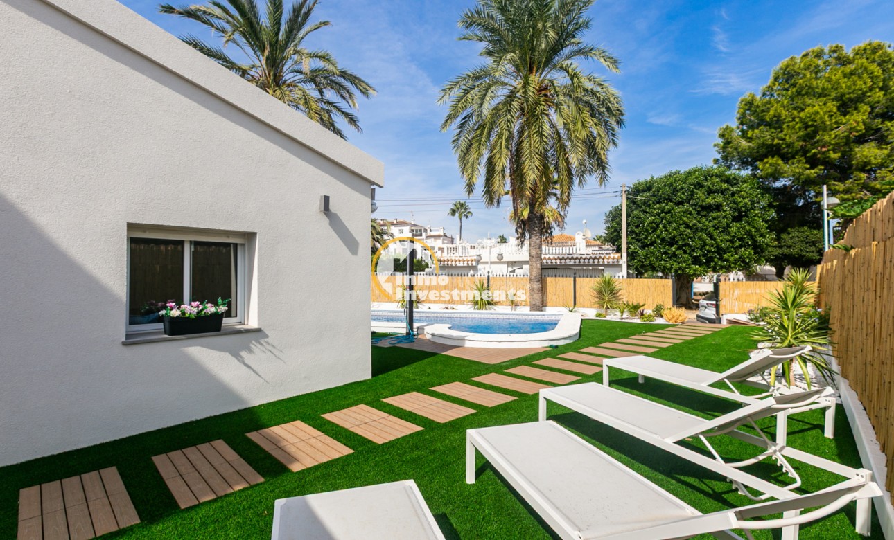 Bestaande bouw - Half vrijstaande villa - Torrevieja - Punta prima