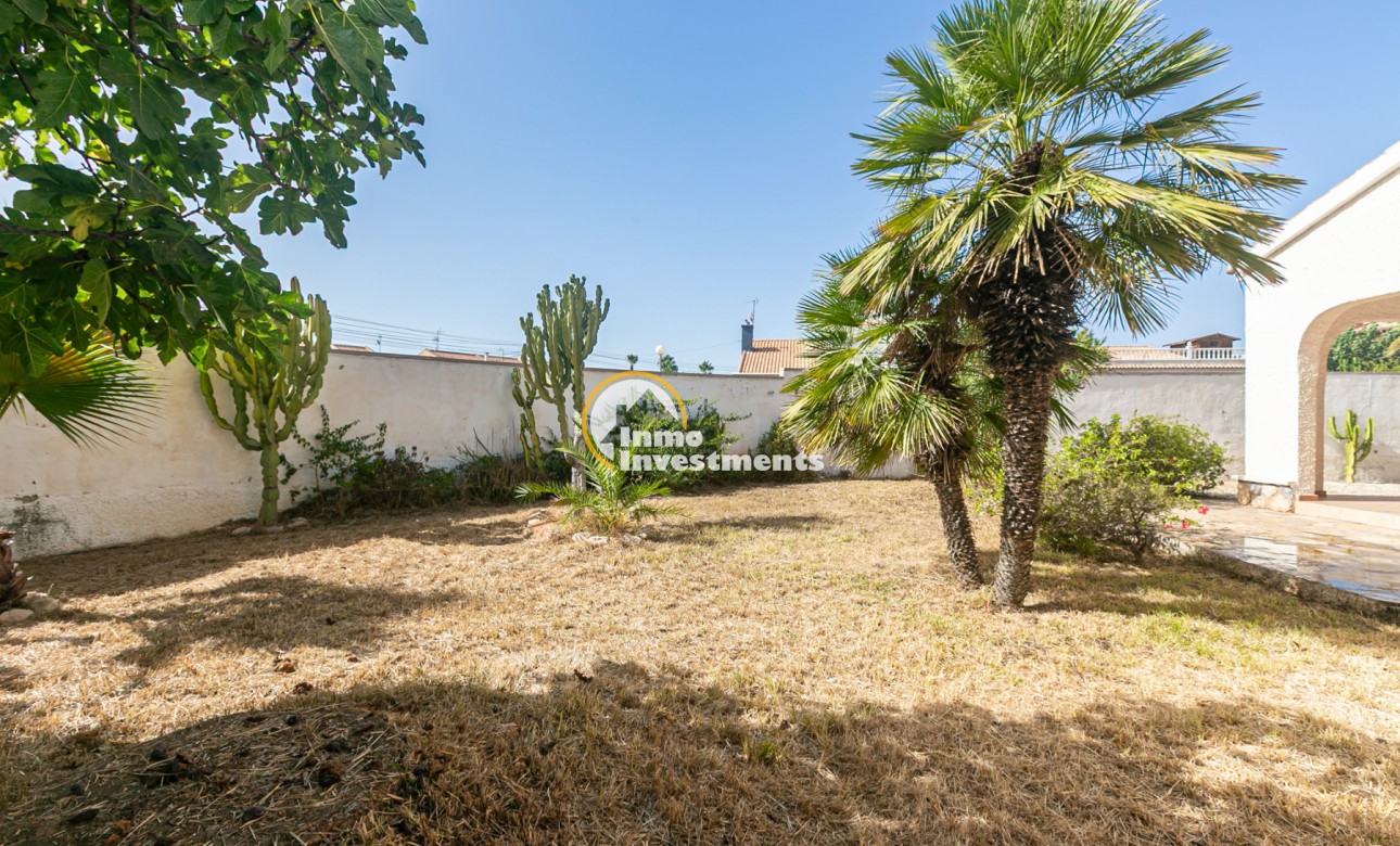 Resale - Villa - La Florida