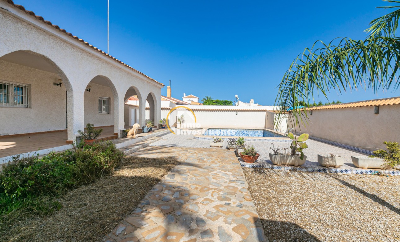 Resale - Villa - La Florida