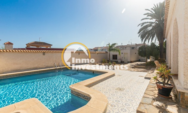 Resale - Villa - La Florida