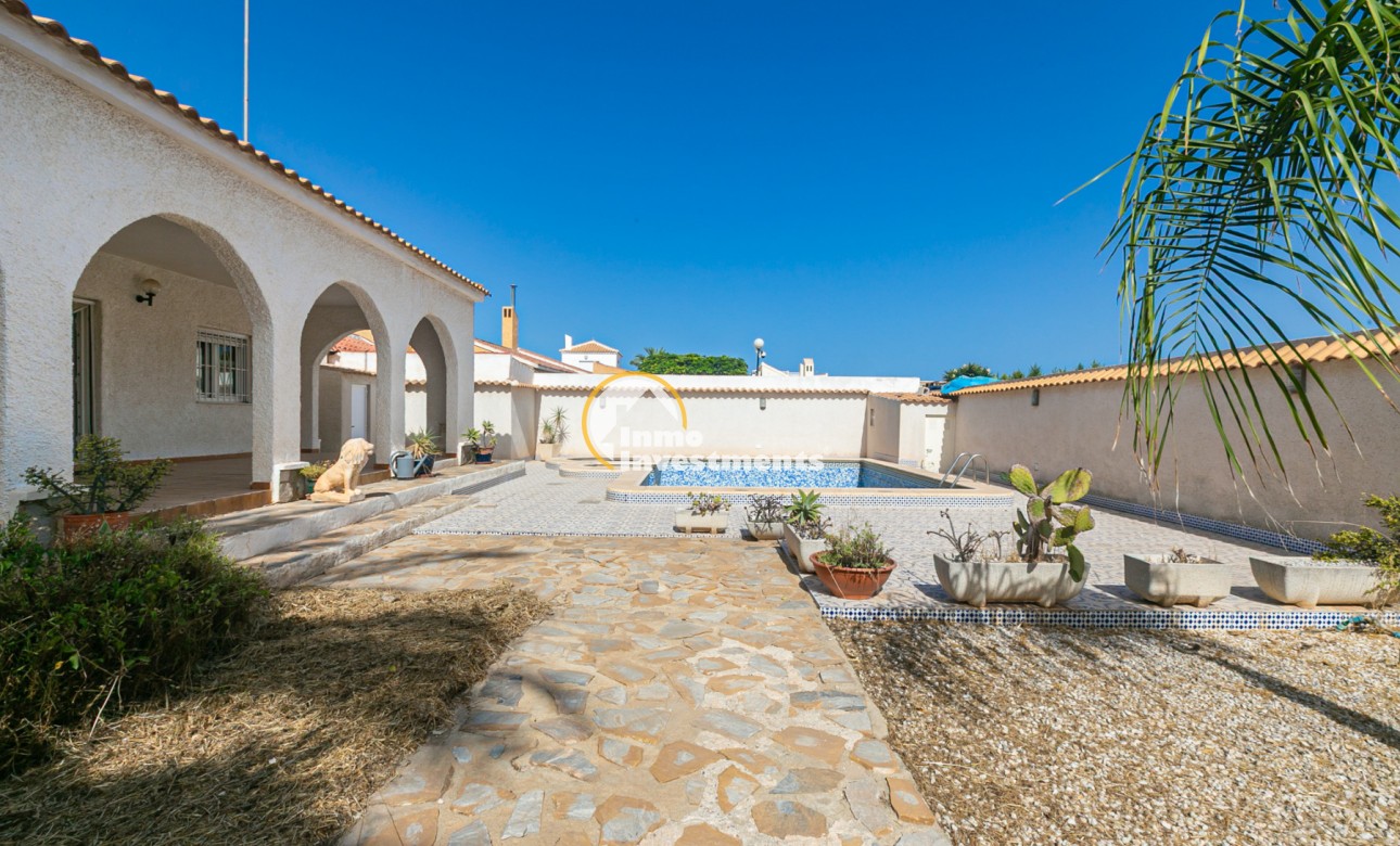 Resale - Villa - La Florida