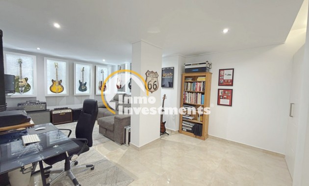 Revente privée - 3 Detached Villas - Villamartin - Blue Lagoon