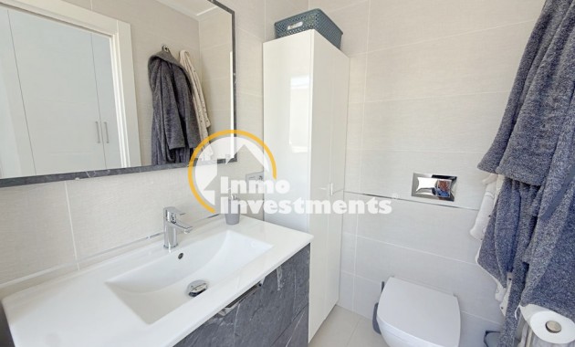 Revente privée - 3 Detached Villas - Villamartin - Blue Lagoon