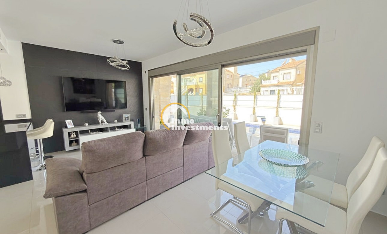 Revente privée - 3 Detached Villas - Villamartin - Blue Lagoon