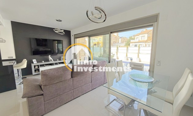 Revente privée - 3 Detached Villas - Villamartin - Blue Lagoon