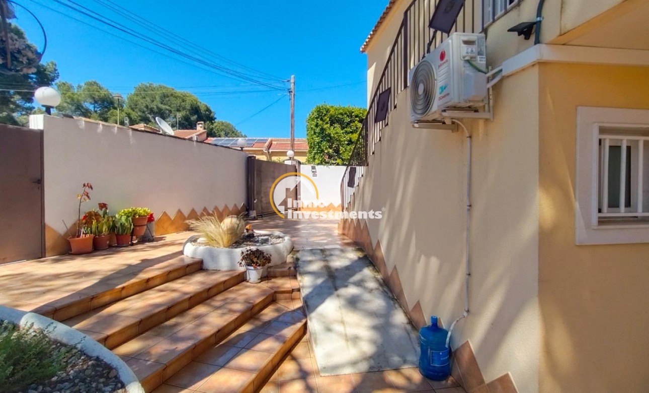 Resale - Villa - Pinar de Campoverde