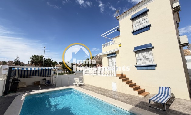 Reventa - Chalet independiente - Villamartin - Bosque de las Lomas 