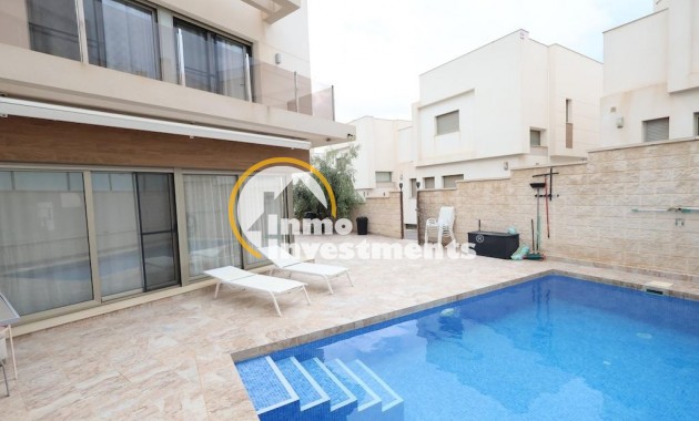 Bestaande bouw - Villa - Orihuela Costa - Villamartín-Las Filipinas