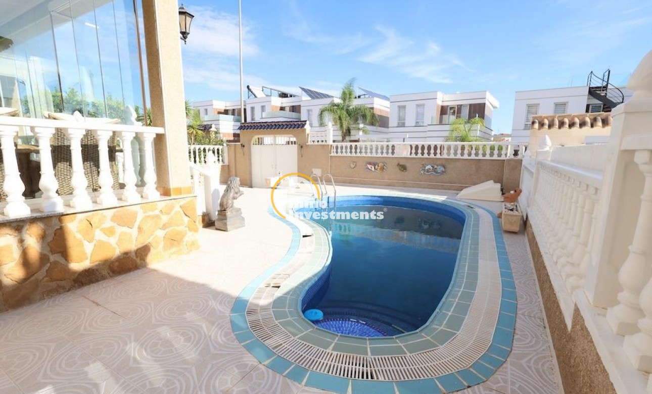 Reventa - Chalet independiente - Las Filipinas