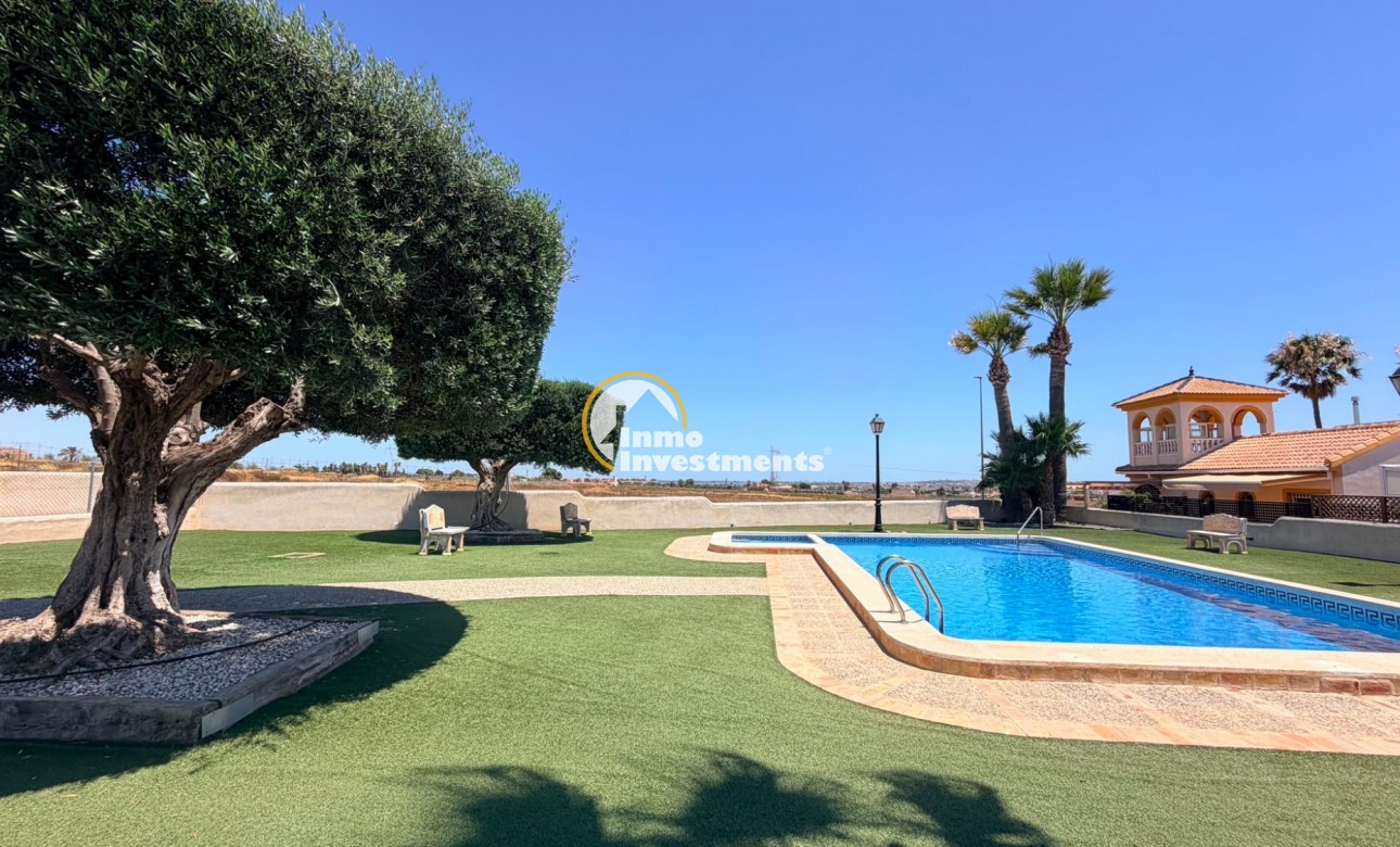 Reventa - Chalet pareado - Los Montesinos