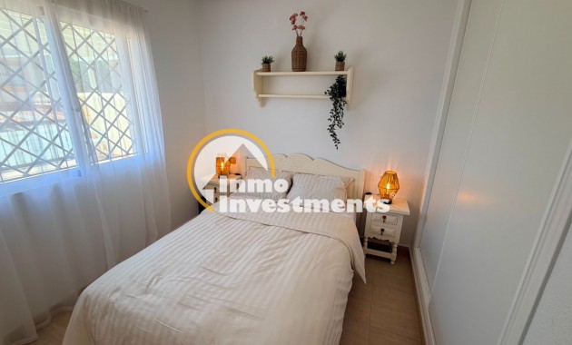 Reventa - Chalet pareado - Los Montesinos