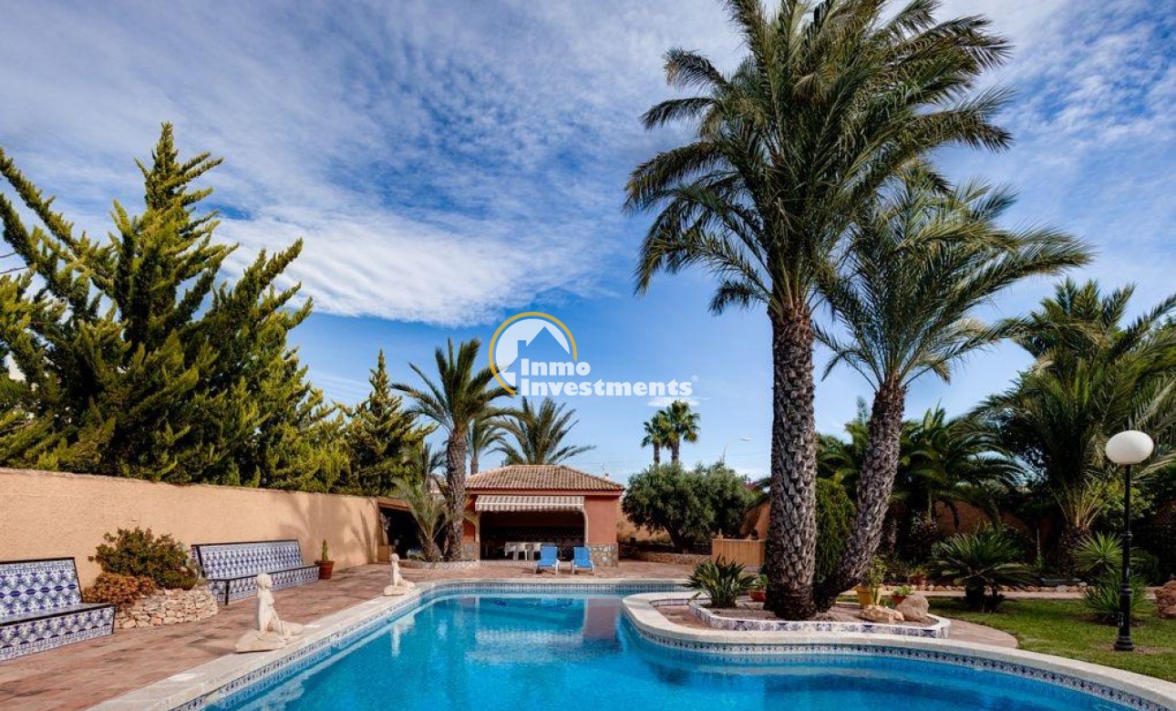 Resale - Villa - Torrevieja - La Siesta