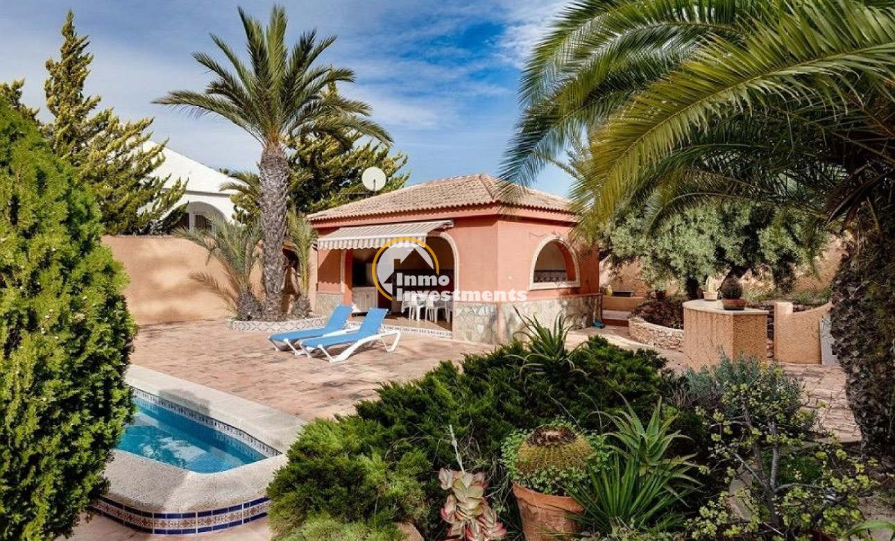 Resale - Villa - Torrevieja - La Siesta