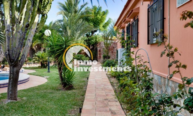 Resale - Villa - Torrevieja - La Siesta