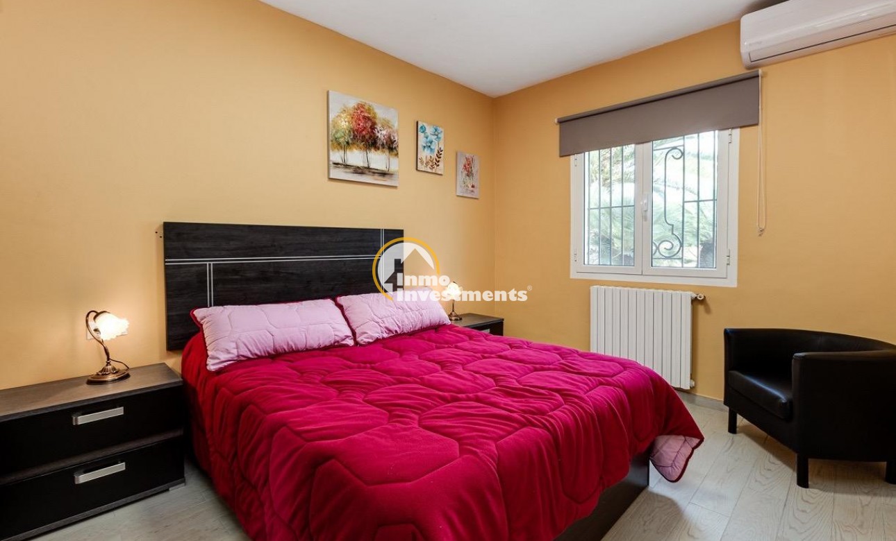 Resale - Villa - Torrevieja - La Siesta