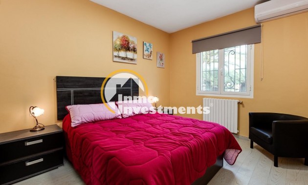 Resale - Villa - Torrevieja - La Siesta