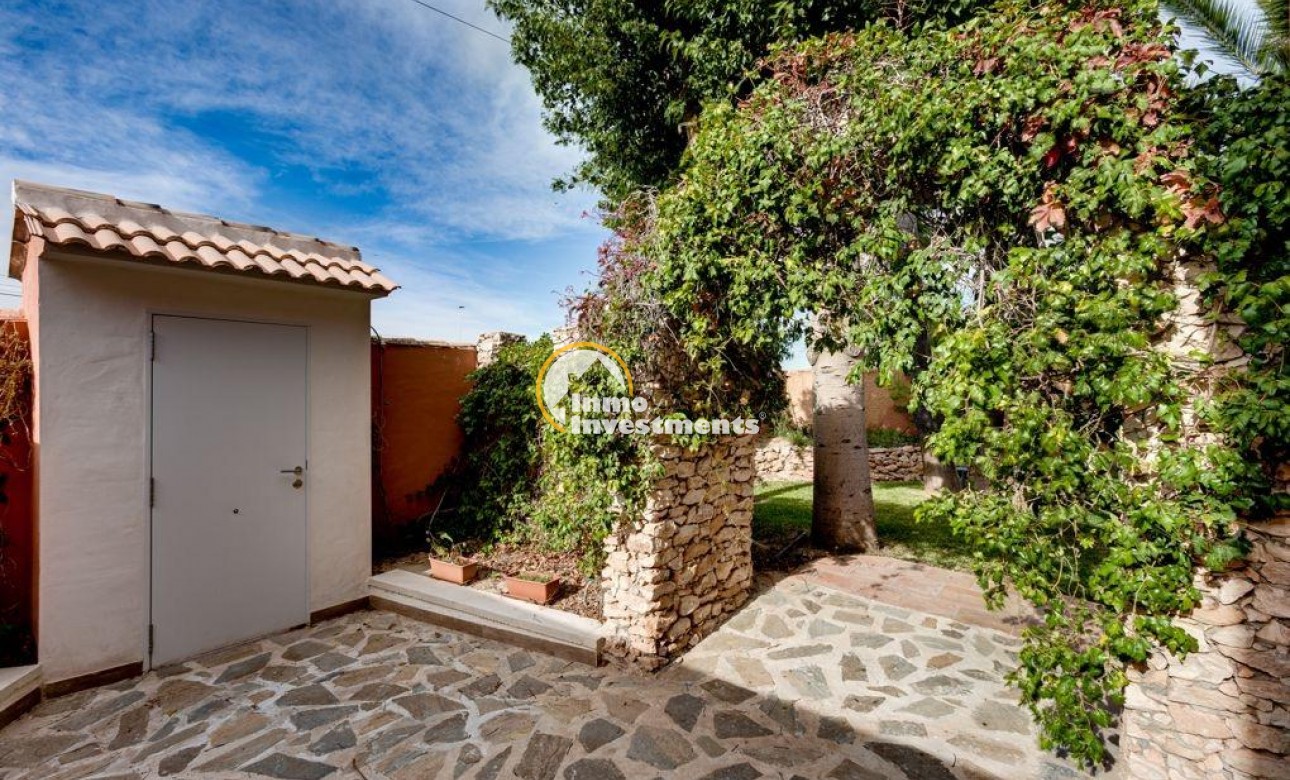 Resale - Villa - Torrevieja - La Siesta