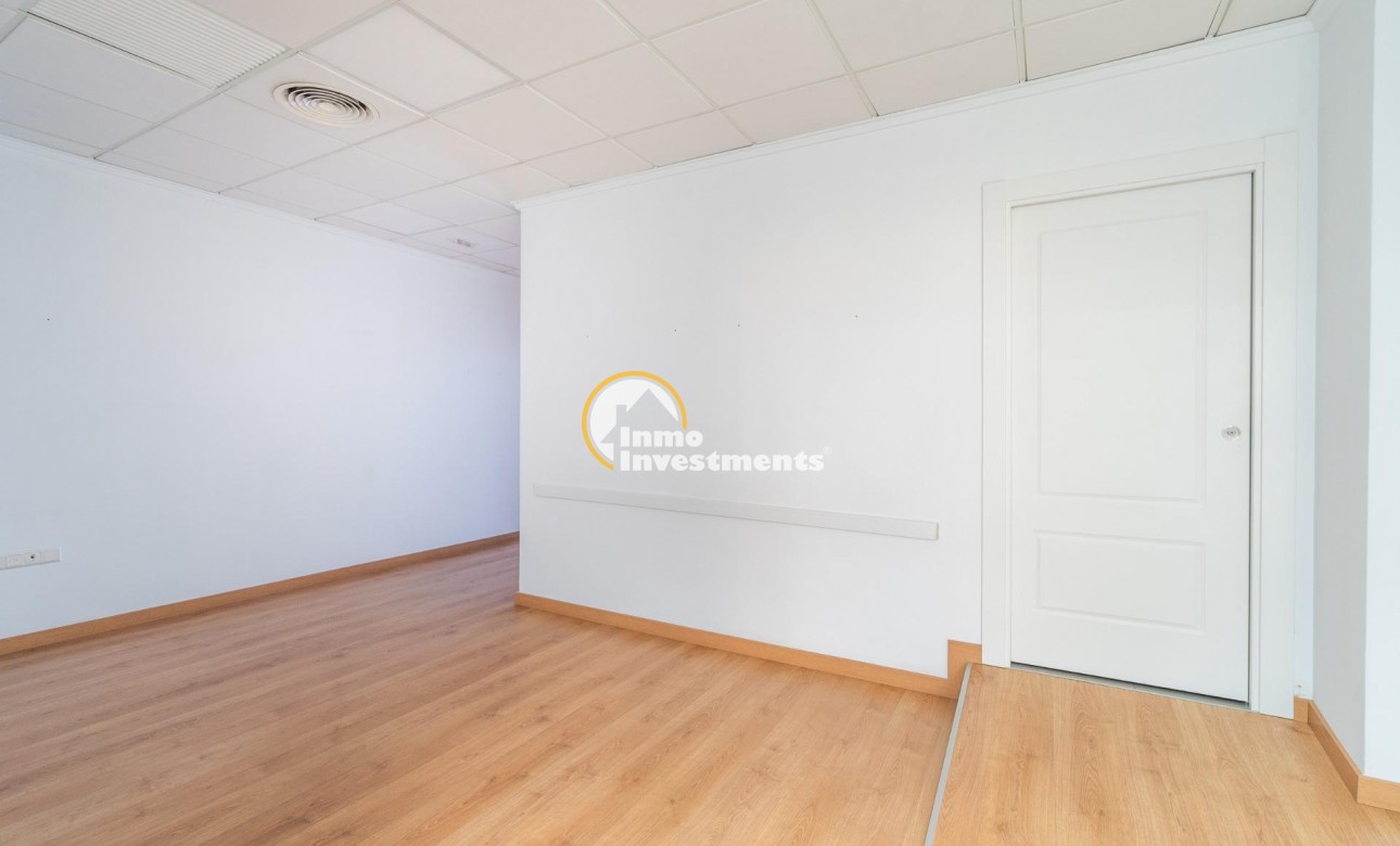 Long term rental - Commercial - Orihuela Costa - Playa Flamenca