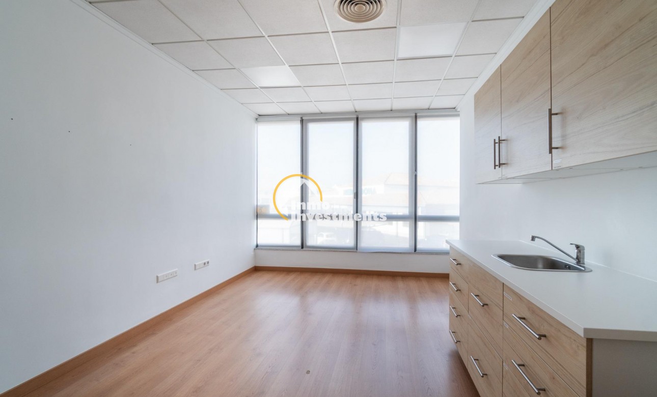 Long term rental - Commercial - Orihuela Costa - Playa Flamenca