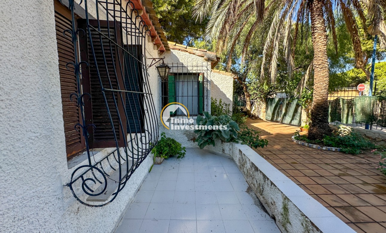 Resale - Villa - Orihuela Costa - Punta Prima