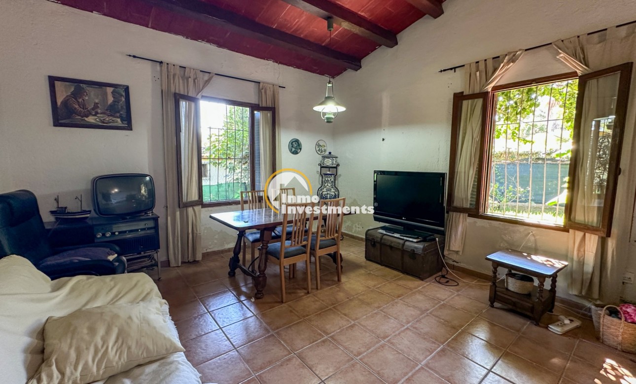 Resale - Villa - Orihuela Costa - Punta Prima