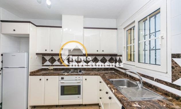 Resale - Town house - Villamartin - Valencias