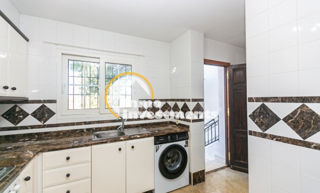 Resale - Town house - Villamartin - Valencias