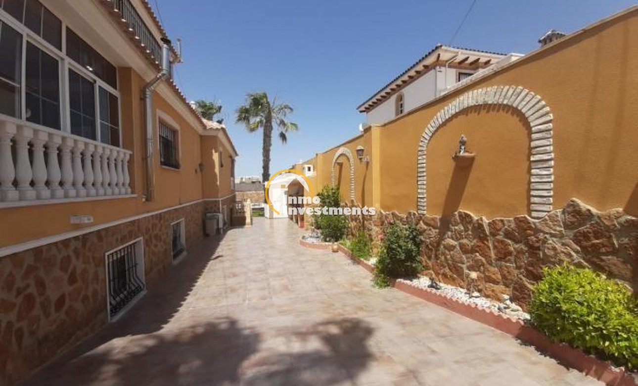 Bestaande bouw - Villa - Torrevieja - Aguas nuevas 1