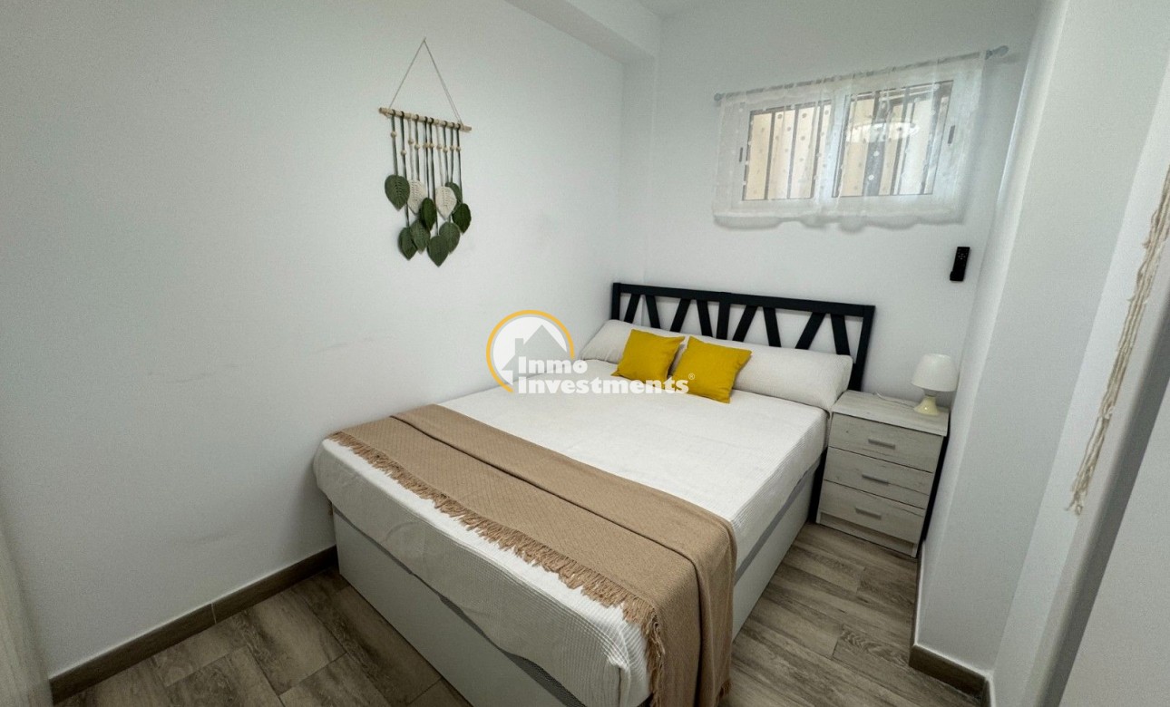 Resale - Apartment - Guardamar del Segura - Urbanizaciones