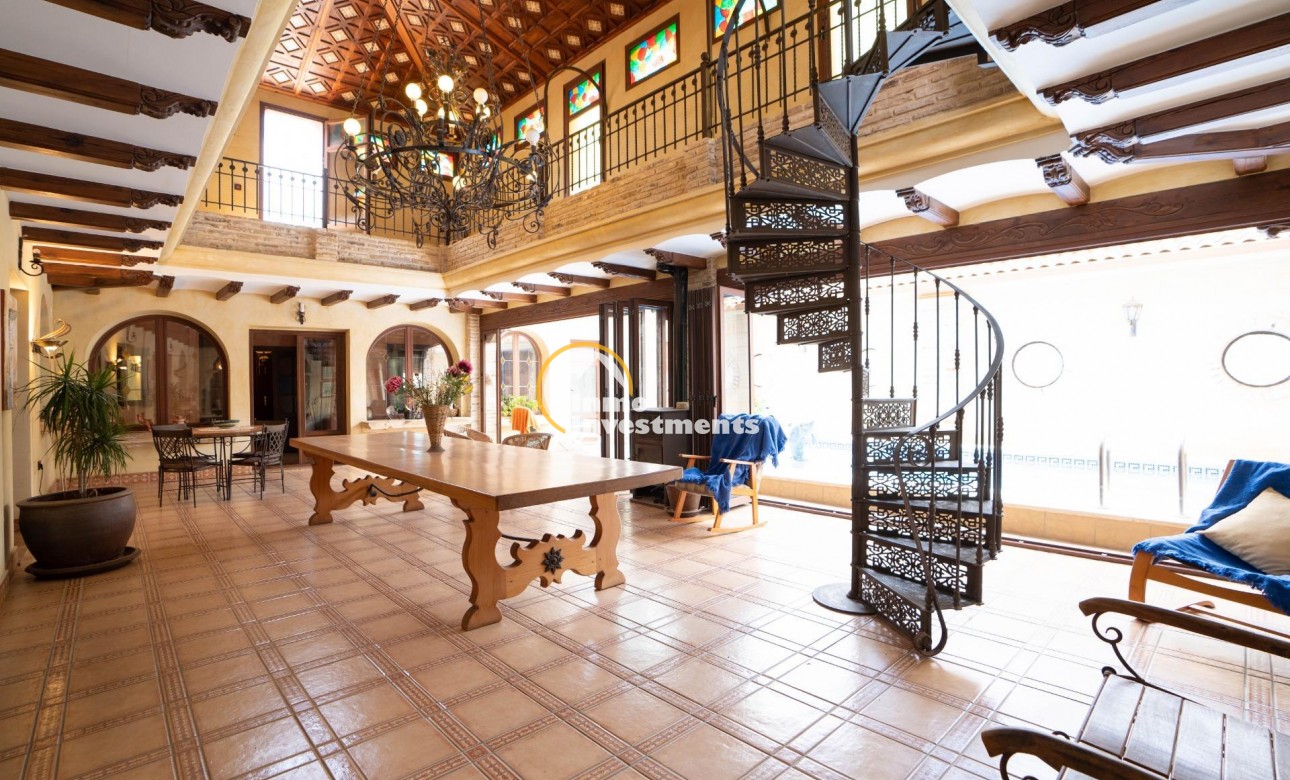 Resale - Villa - San Miguel de Salinas - CENTRO