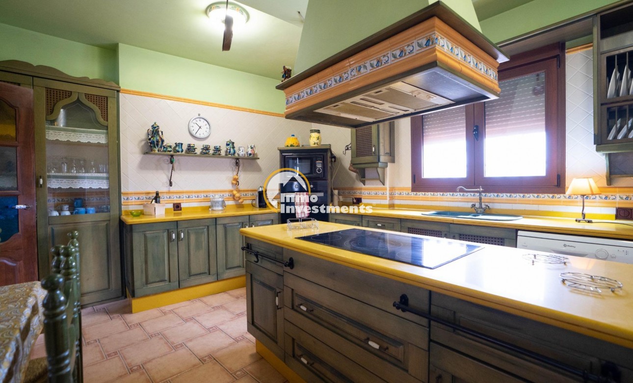 Resale - Villa - San Miguel de Salinas - CENTRO