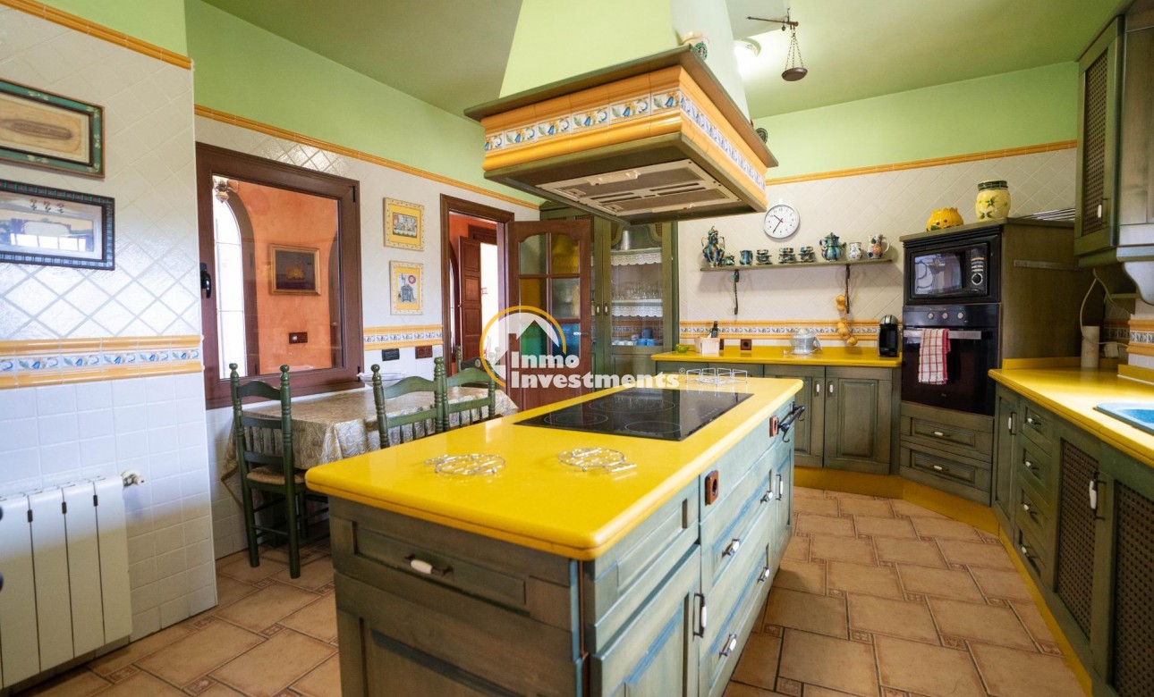 Resale - Villa - San Miguel de Salinas - CENTRO