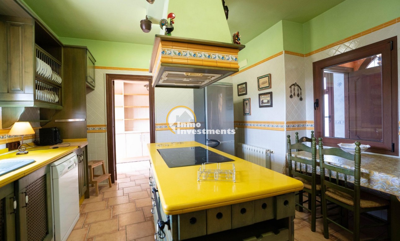 Resale - Villa - San Miguel de Salinas - CENTRO